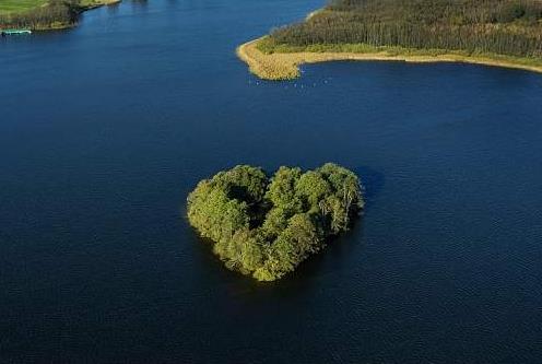 生態環境部舉行8月例行新聞發布會 介紹深化環評與排污許可改革、促進高質量發展情況